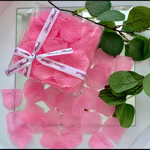 Boxed Silk Rose Petals - Candy Pink - Picture 2 of 2